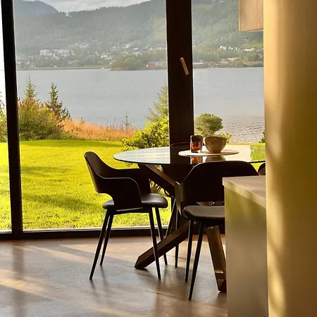 Lake Apartment *